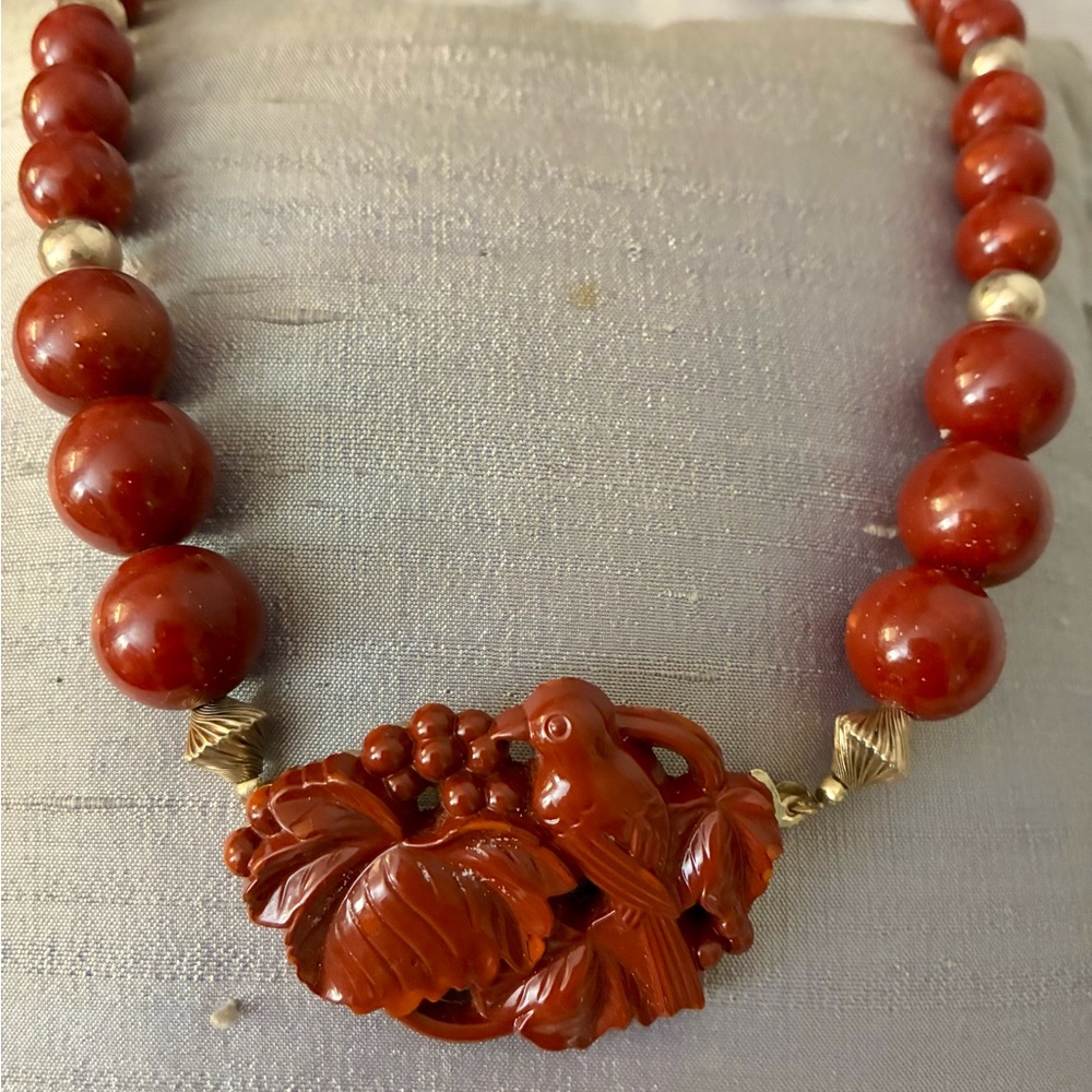 Beautiful Bird Motif Necklace
